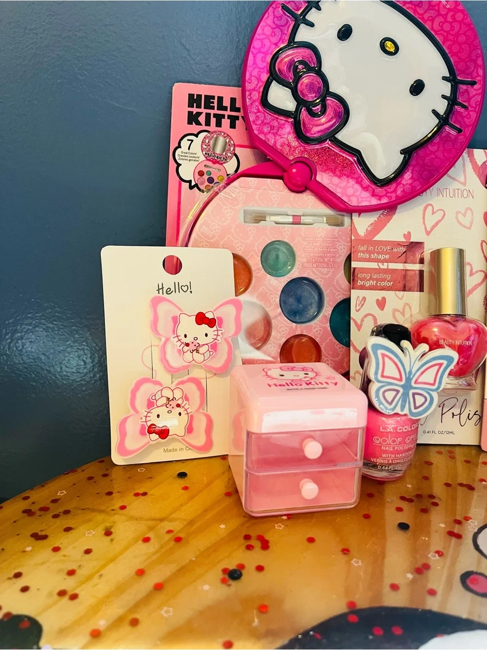 NWT Hello Kitty Lip Palette Nail Art Hair Clips & storage bundle